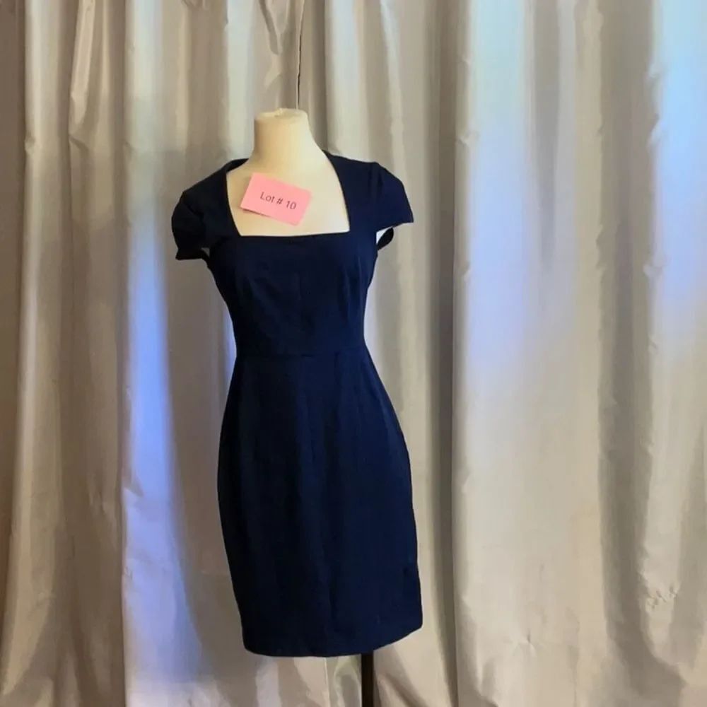 BANANA REPUBLIC size 6 navy dress with short cap sleeves, squared neck
